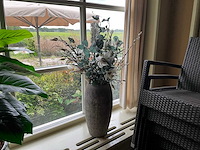 Vaas met kunstbloemen - afbeelding 1 van  4