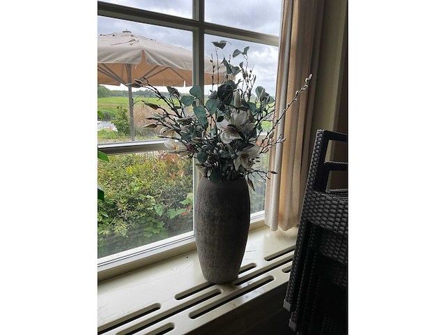 Vaas met kunstbloemen - afbeelding 2 van  4