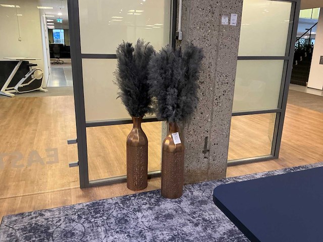 Vaas met kunsttakken (2x) - afbeelding 1 van  3