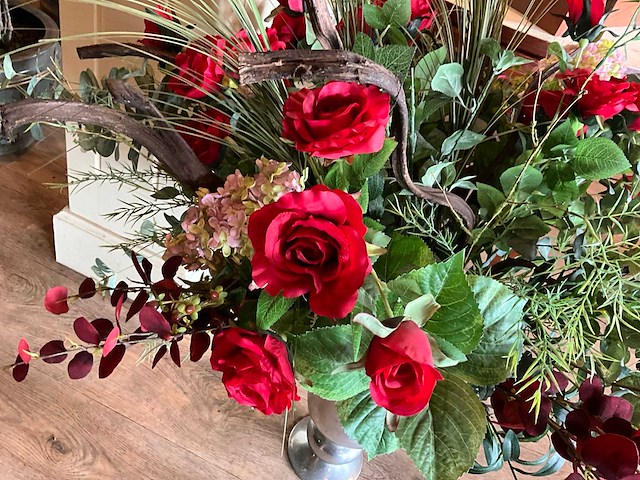 Vaas met rozen boeket kunstbloemen - afbeelding 4 van  6