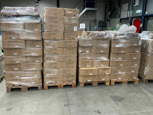 Vaasjes (4x) - afbeelding 1 van  12