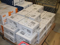 Vaasjes / bierglazen op pallet. 28 dozen met 12 stuks. - afbeelding 2 van  3