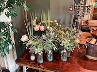 Vaasjes met kunstbloemen (24x) - afbeelding 1 van  5