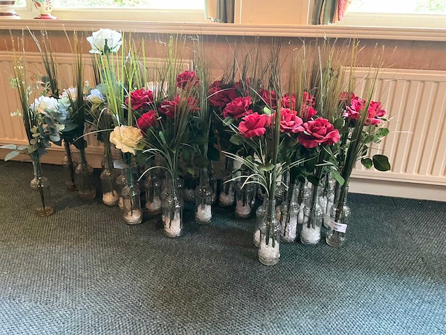 Vaasjes met kunstbloemen (34x) - afbeelding 1 van  5