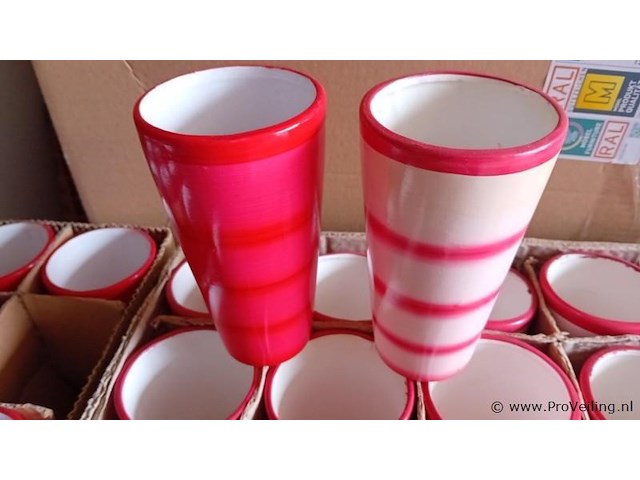 Vaasjes - afbeelding 2 van  2