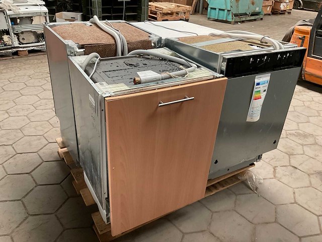 Vaatwasser 2x bosch, 1x whirlpool, 1x onbekens (4x) - afbeelding 3 van  5