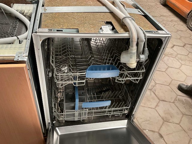 Vaatwasser 2x bosch, 1x whirlpool, 1x onbekens (4x) - afbeelding 4 van  5