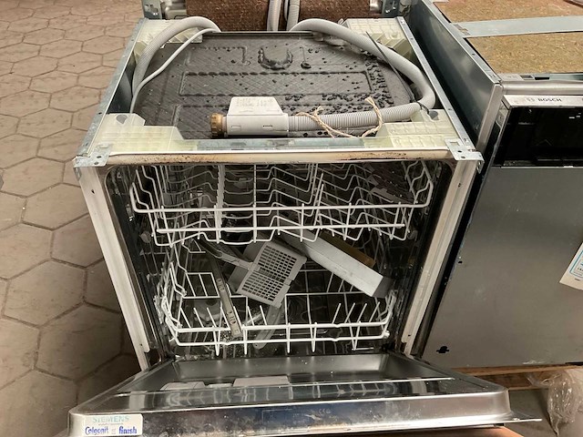 Vaatwasser 2x bosch, 1x whirlpool, 1x onbekens (4x) - afbeelding 5 van  5