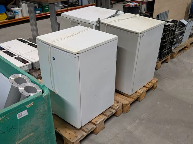 Vaatwasser en 2x tafelmodel koelkast, sb, aeg - afbeelding 1 van  9