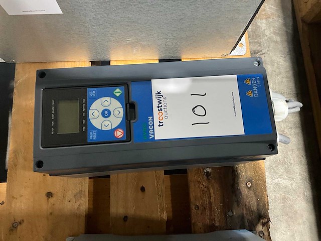 Vacon vacon0100-3l-0008-4-hvac frequentieregelaar - afbeelding 1 van  5