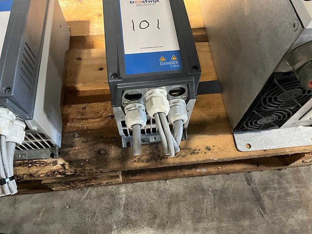 Vacon vacon0100-3l-0008-4-hvac frequentieregelaar - afbeelding 3 van  5