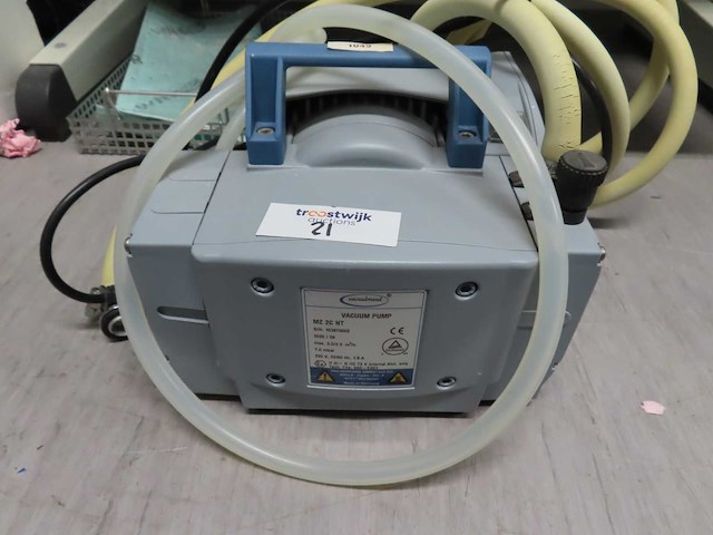 Vacuubrand - 2020 - mz 2c nt - vacuumpomp - afbeelding 1 van  2