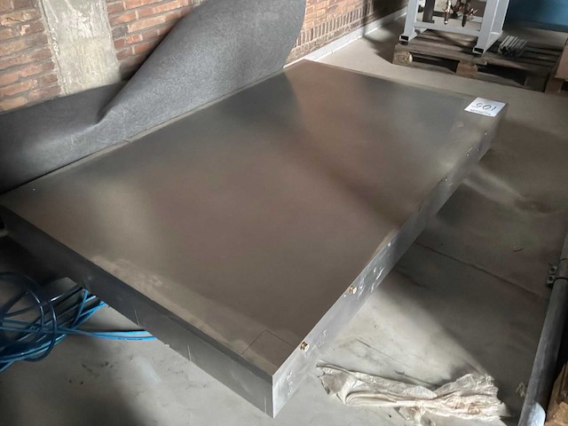 Vacuümtabel - afbeelding 1 van  7