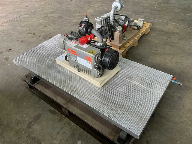Vacuümtafel met pomp - afbeelding 1 van  4