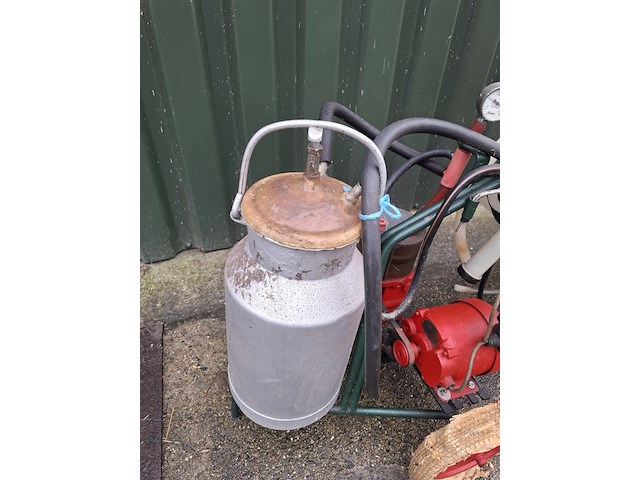 Vacuumtank en melkmachine - afbeelding 3 van  16