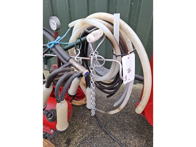 Vacuumtank en melkmachine - afbeelding 8 van  16