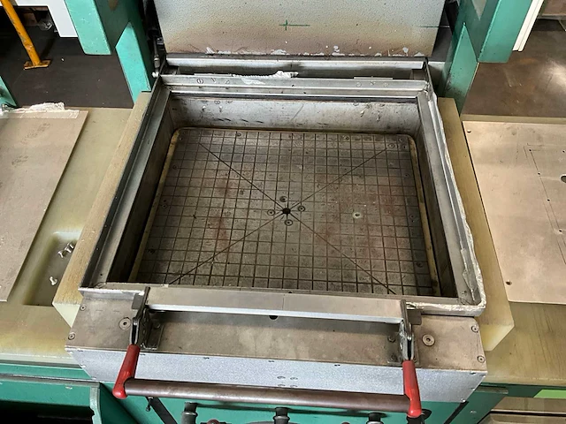 Vacuumvorm machine - afbeelding 11 van  15