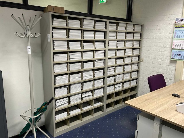 Vakken kast (2x) - afbeelding 1 van  4