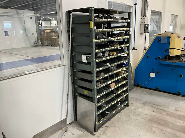 Vakken stellingen met inhoud - afbeelding 2 van  4