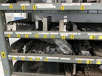 Vakken stellingen met inhoud - afbeelding 4 van  4