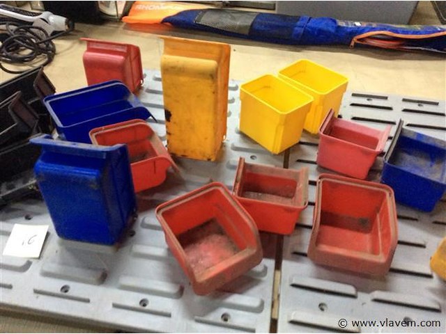 Vakkenbakjes met muurbevestiging - afbeelding 3 van  3