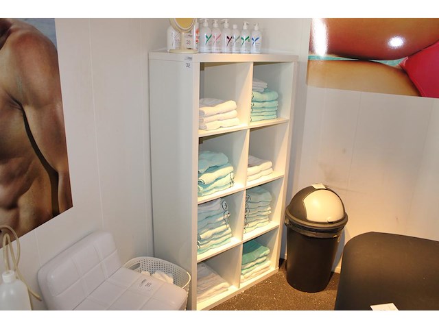 Vakkenkast ikea, afm. 77 x 39 x 147 cm. - afbeelding 1 van  2