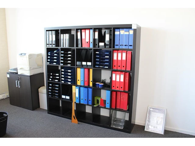 Vakkenkast ikea met 25 vakken. afmeting 185 x 39 x 185 cm. exclusief inhoud - afbeelding 1 van  2