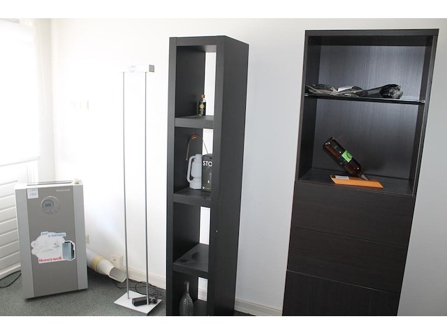 Vakkenkast ikea met afmeting 35 x 38 x 190 cm. - afbeelding 1 van  2