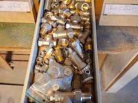 Vakkenkast met assortiment installatiemateriaal - afbeelding 5 van  13