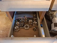 Vakkenkast met assortiment installatiemateriaal - afbeelding 6 van  13