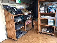 Vakkenkast op wielen (3x) - afbeelding 1 van  4