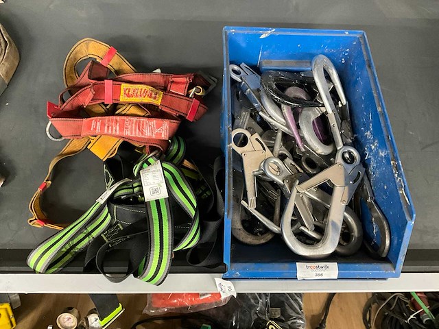 Valharnas & steigerhaak - afbeelding 1 van  6