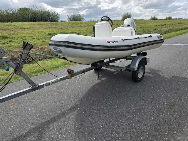 Valiant - d-300 - rubberboot rib met trailer en 10 pk - afbeelding 17 van  19
