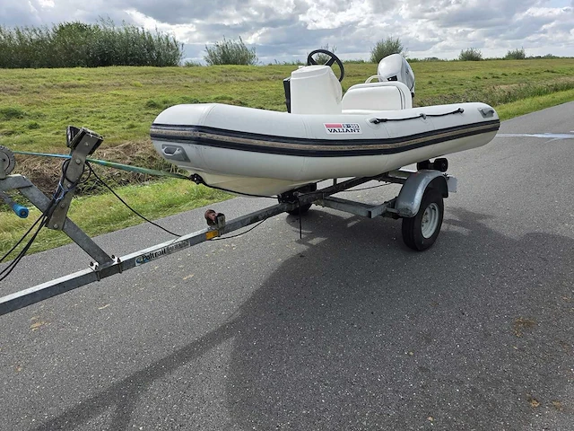 Valiant - d-300 - rubberboot rib met trailer en 10 pk - afbeelding 17 van  19