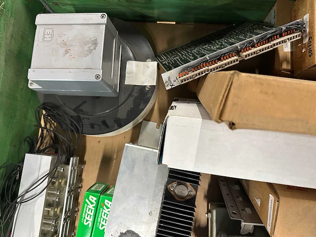 Valmet - partij elektronica: industriële besturings- en automatiseringscomponenten - afbeelding 2 van  10