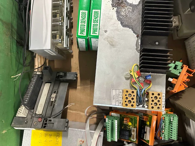 Valmet - partij elektronica: industriële besturings- en automatiseringscomponenten - afbeelding 8 van  10