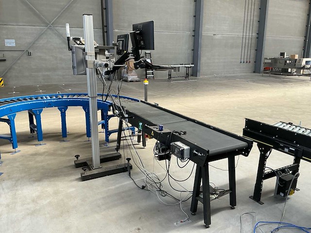 Valor 2024 qliqflow geautomatiseerde print & apply labelinstallatie met interroll transportbaan (zeer weinig draaiuren) - afbeelding 4 van  25