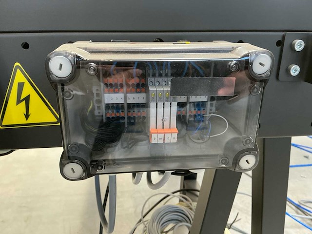 Valor 2024 qliqflow geautomatiseerde print & apply labelinstallatie met interroll transportbaan (zeer weinig draaiuren) - afbeelding 8 van  25