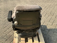 Valtra grammer luchtgeveerde stoel - afbeelding 5 van  8