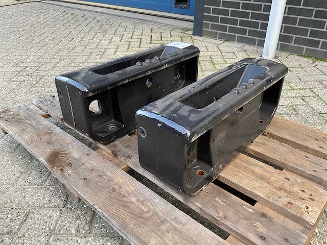 Valtra n1/2 gewichtendrager (2x) - afbeelding 1 van  4
