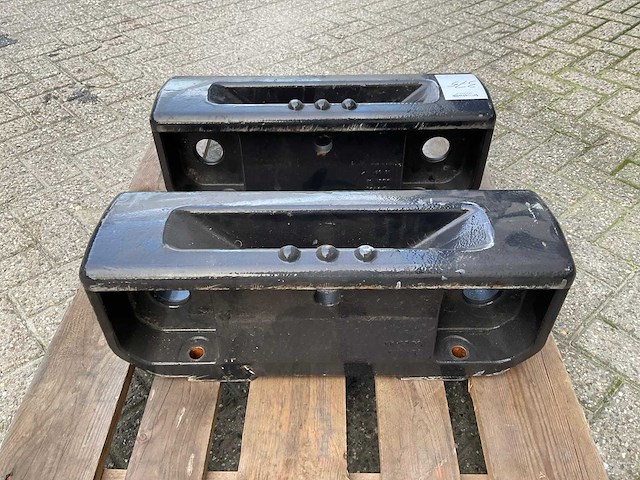 Valtra n1/2 gewichtendrager (2x) - afbeelding 2 van  4