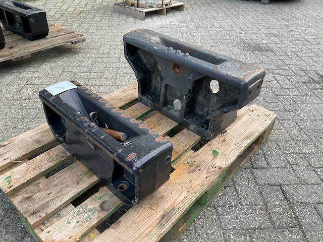 Valtra n1/2 & t0-3 gewichtendrager (2x) - afbeelding 2 van  5