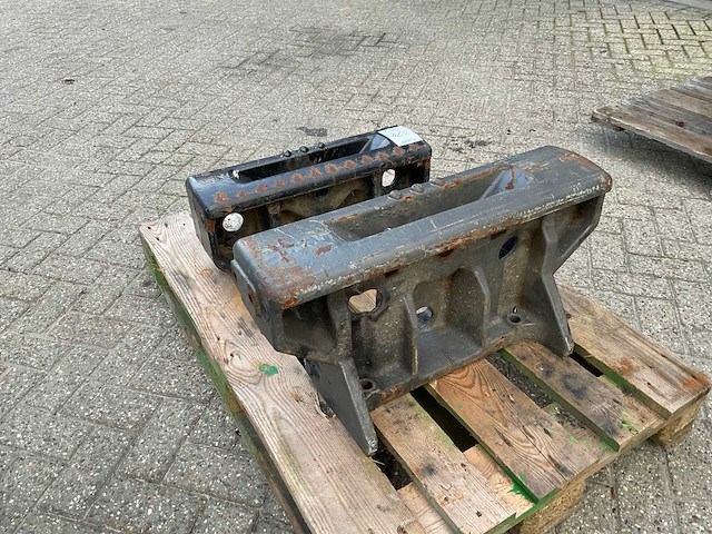 Valtra n1/2 & t0-3 gewichtendrager (2x) - afbeelding 3 van  5