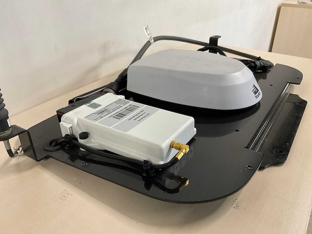 Valtra / novatel autoguide rtk gps ontvanger - afbeelding 3 van  5