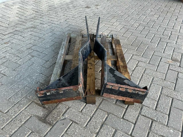 Valtra-valmet 8000-serie gewichtendrager - afbeelding 2 van  6