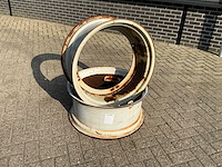 Valtra w12x28 velg (2x) - afbeelding 1 van  6