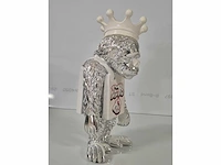 Van apple - graffiti monkey - resin / chroom - 24 x 13