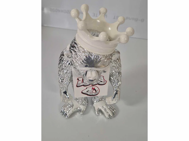 Van apple - graffiti monkey - resin / chroom - 24 x 13 - afbeelding 3 van  4