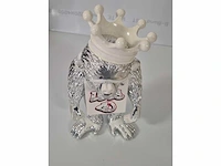 Van apple - graffiti monkey - resin / chroom - 24 x 13 - afbeelding 3 van  4