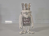 Van apple - graffiti monkey - resin / chroom - 24 x 13